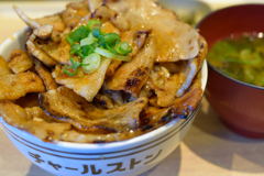 チャールストン　ぶたどん