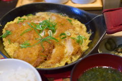 チキンカツ玉子とじ定食