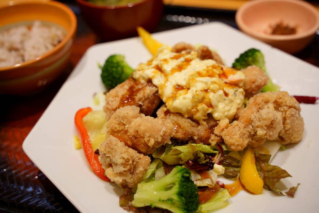 ポテタル鶏竜田のサラダ定食