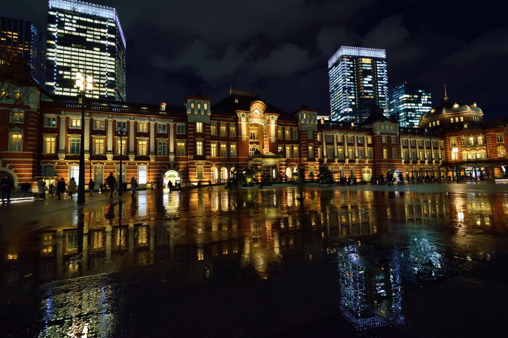 雨の東京駅