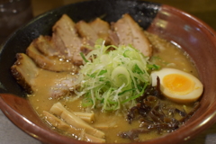 吉山商店　焙煎ごまみそ　炙りとろ旨チャーシュー麺