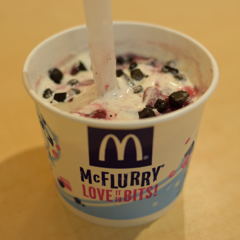 マックフルーリー　ミックスベリーオレオ