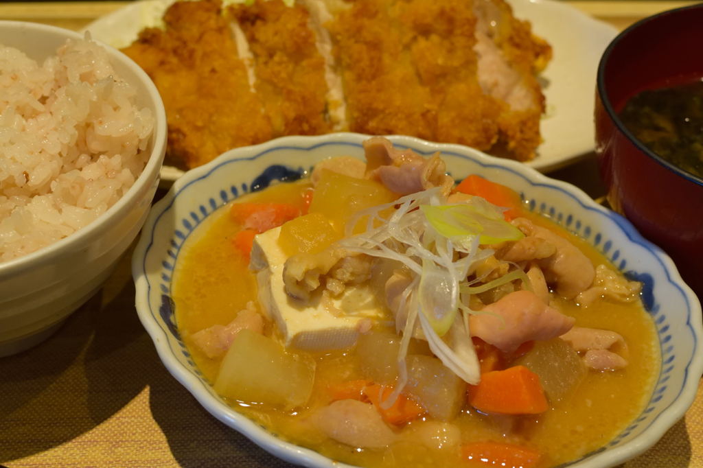 もつ煮豆腐とチキンカツ定食