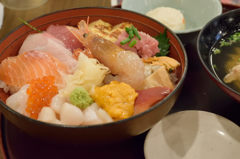 今日のランチ　海鮮丼