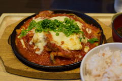 ピリ辛自家製トマトソースのチーズチキングリル定食