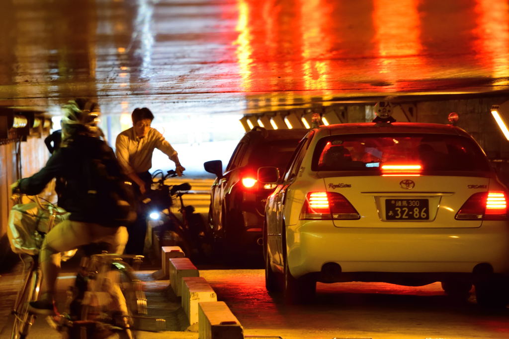 高輪橋架道橋　危機一髪
