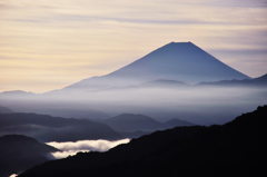 山々のむこうに
