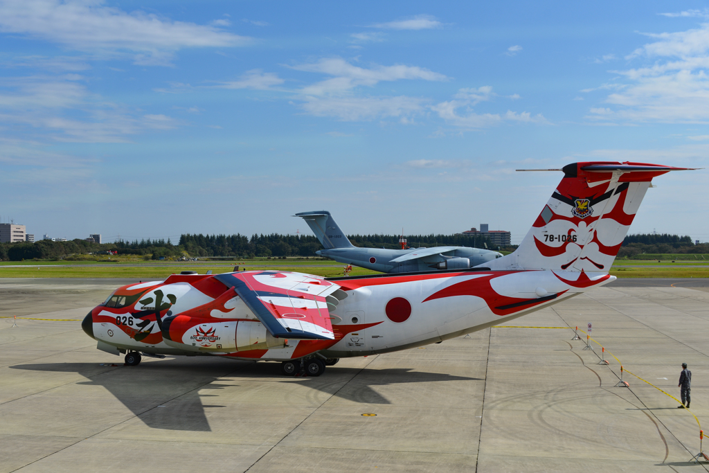 第２輸送航空隊創設６０周年記念塗装機　１