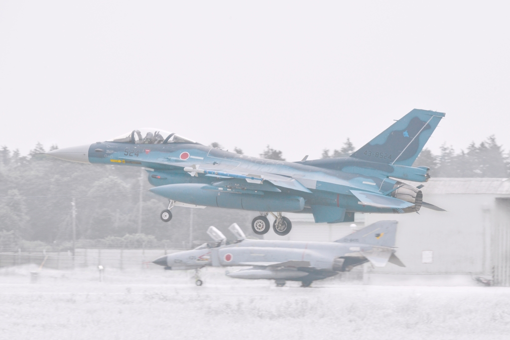 百里基地　夏なのに雪景色