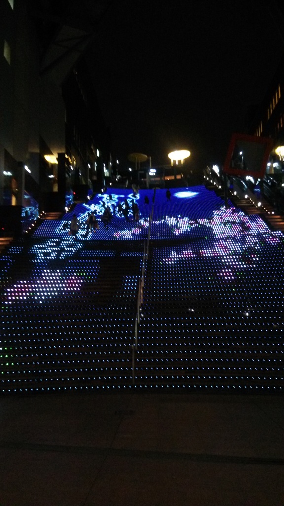 京都駅　大階段　イルミネーション　2014年　桜・春バージョン