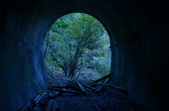 廃線のトンネル