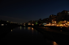 鴨川沿いの川床