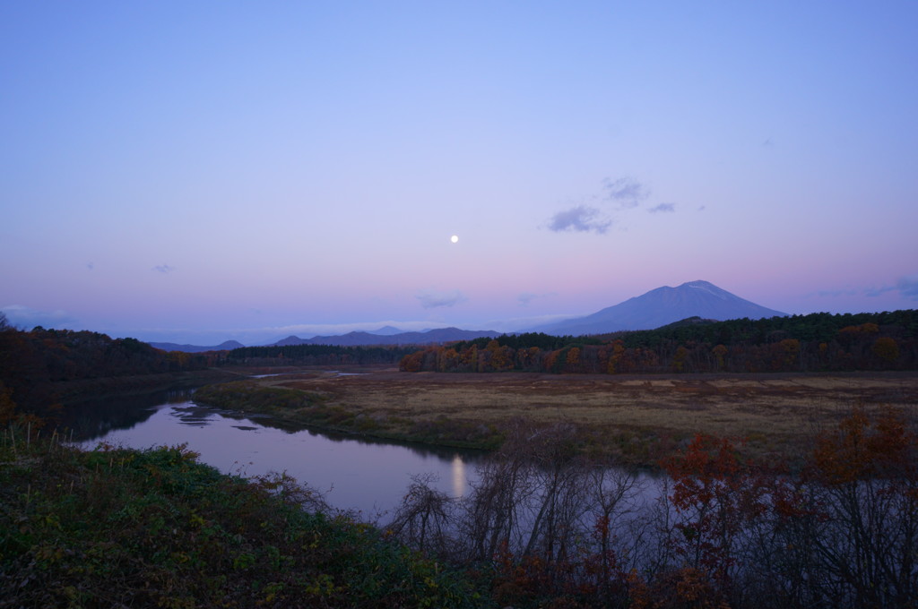 朝月夜とゆく秋を惜しむ　2
