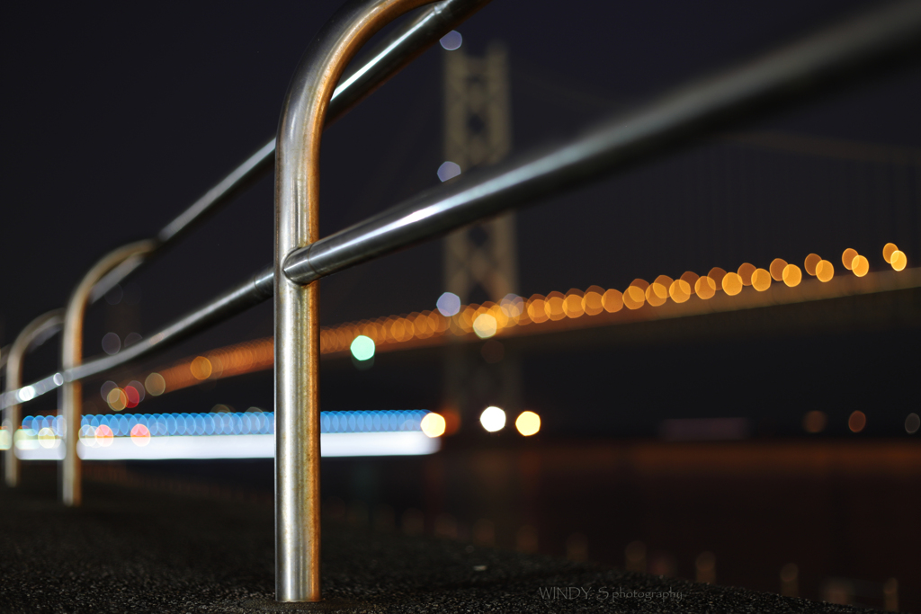 Metal Railingの夜