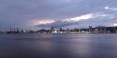 夕暮れの港町