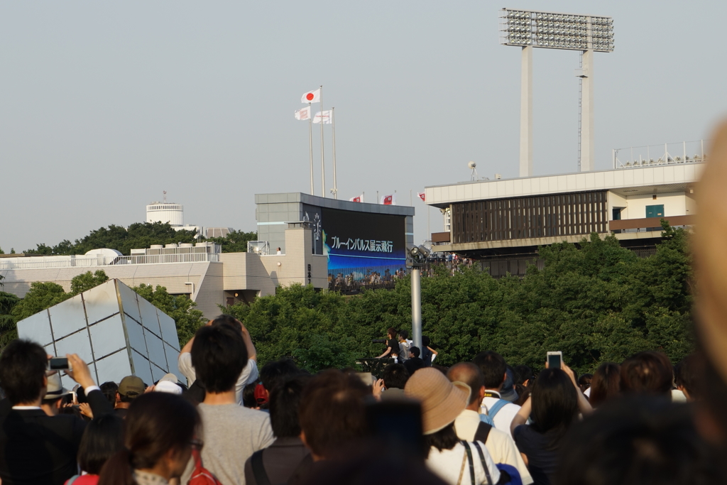 さよなら国立。飛行展示