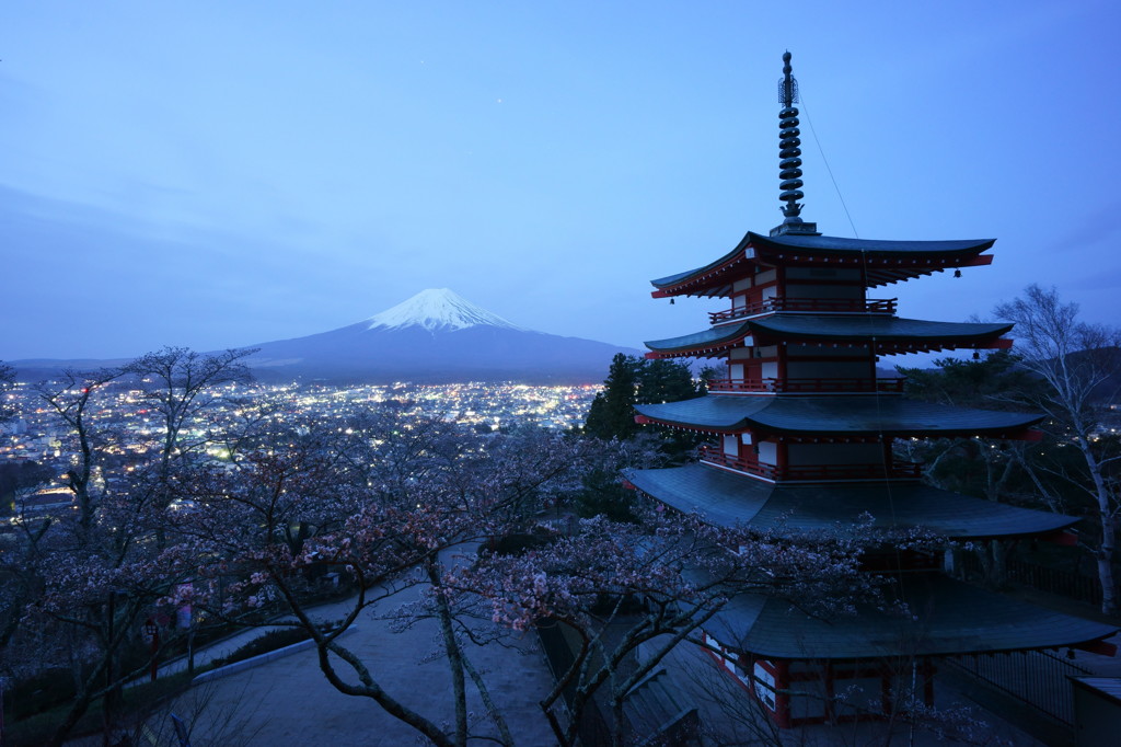 夜明けの富士山