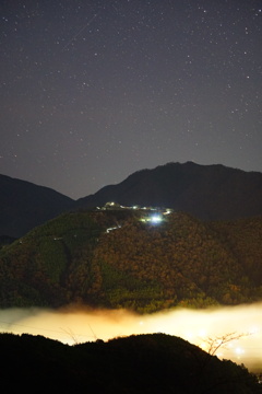 雲上の竹田城跡。流星付