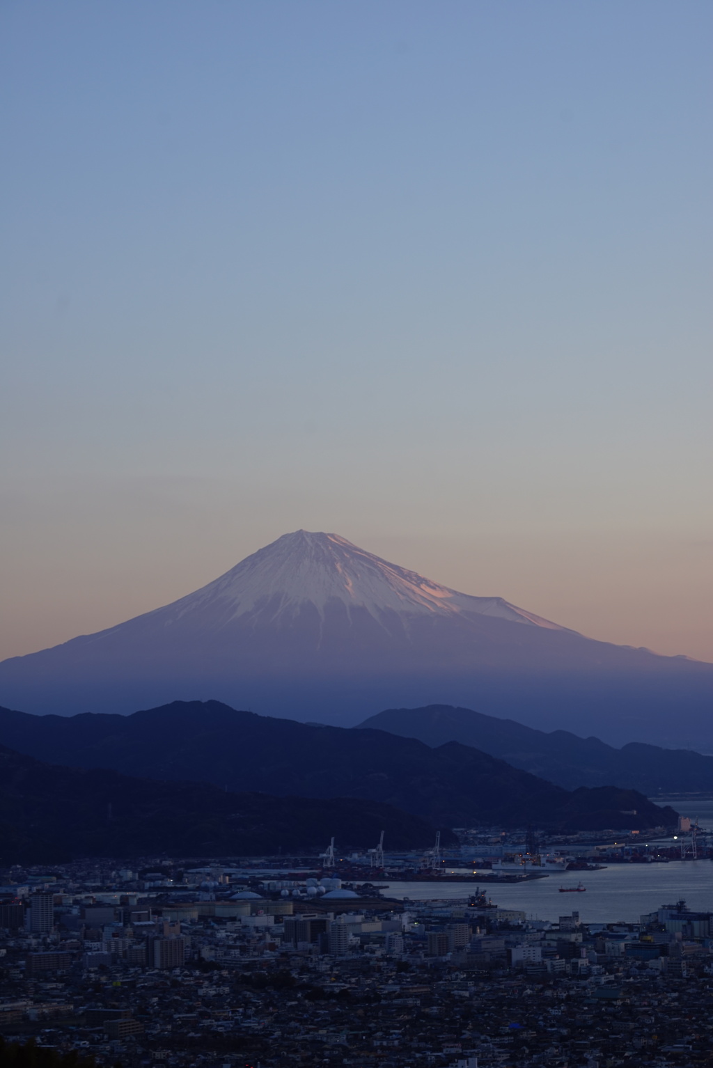 朝焼けの富士山