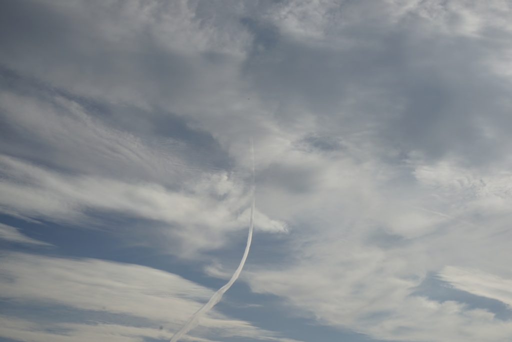 飛行機雲生成中