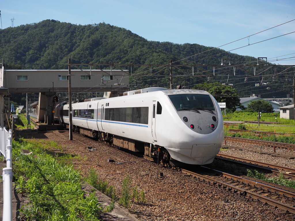 今庄駅通過のサンダーバード