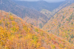 秋の山並み