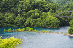 四万ブルーに浮かぶ
