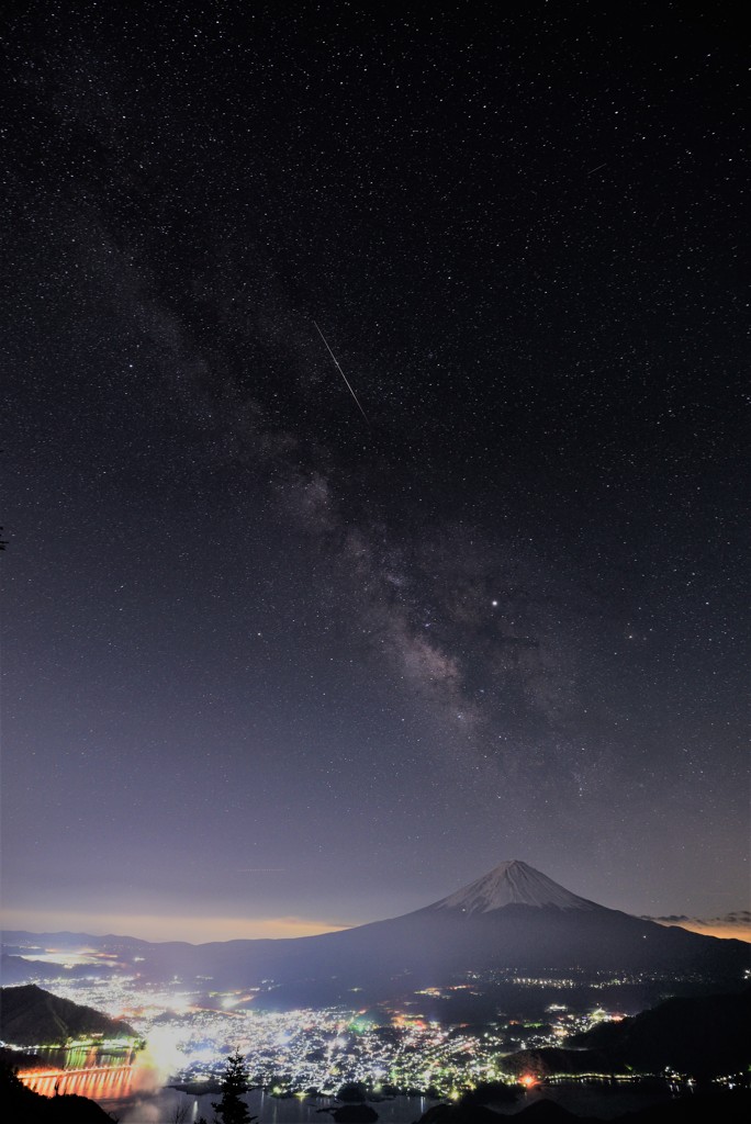 富士山頂から昇る