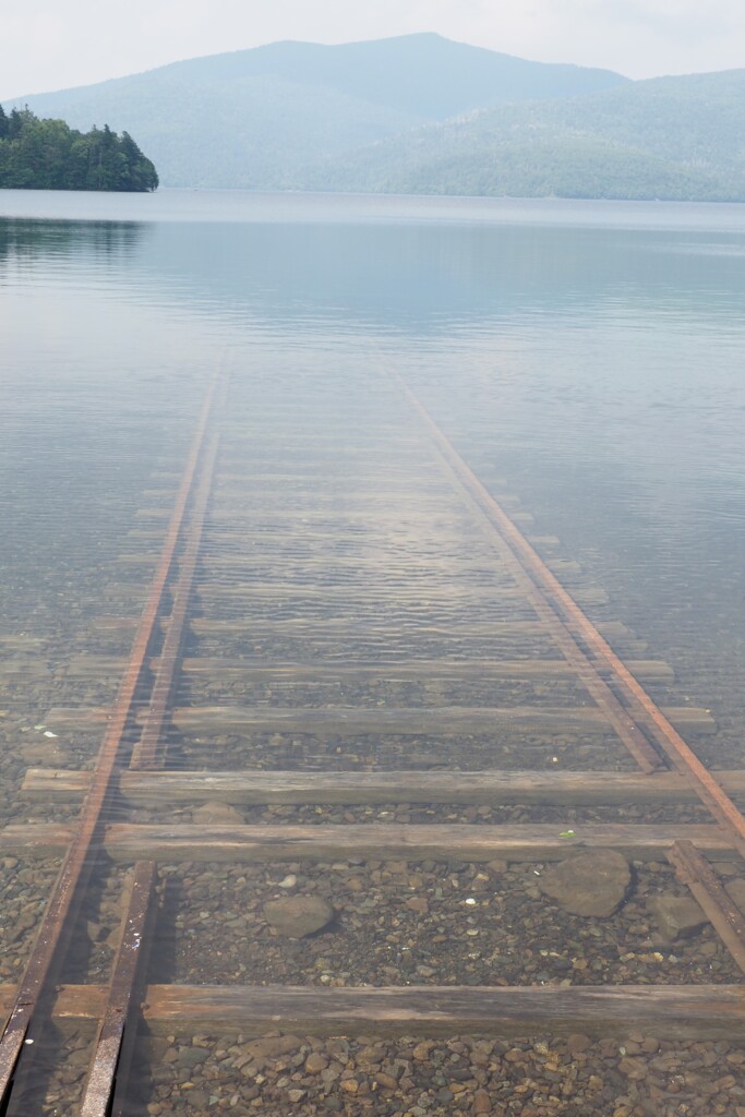 湖底線路深みへ進行