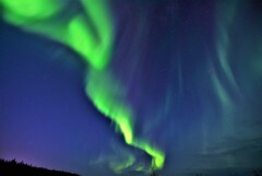 オーロラ流れる