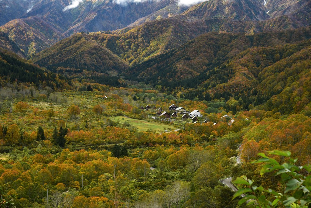 秋色の山峡