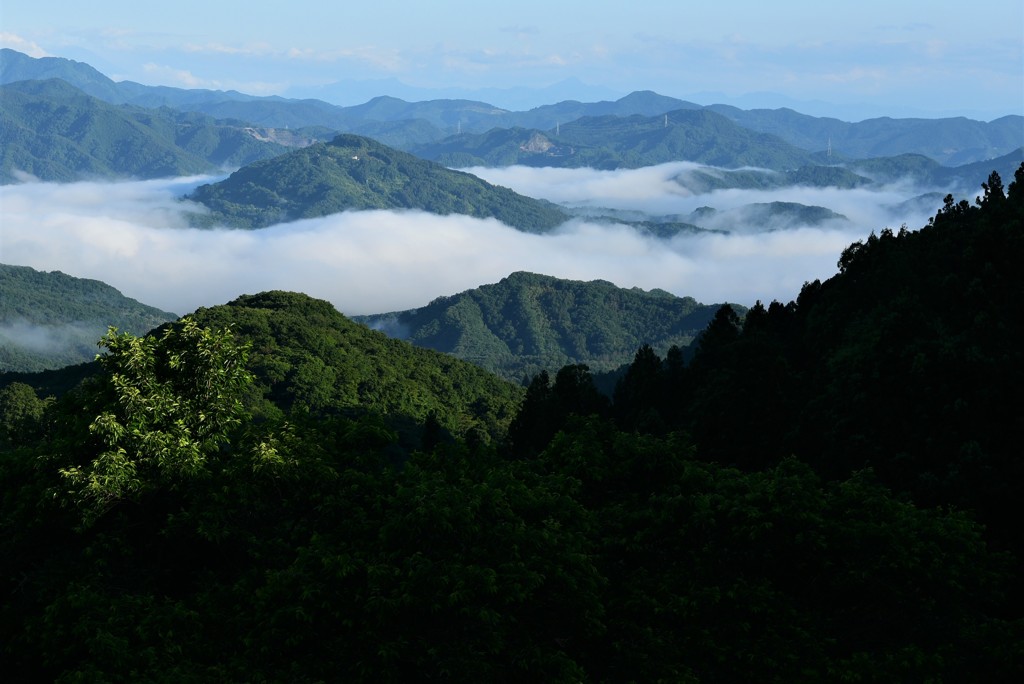 雲海の山なみ