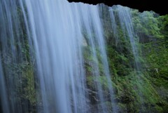 渓谷のカーテン