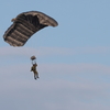 落下傘空をゆく 2　新田原基地430
