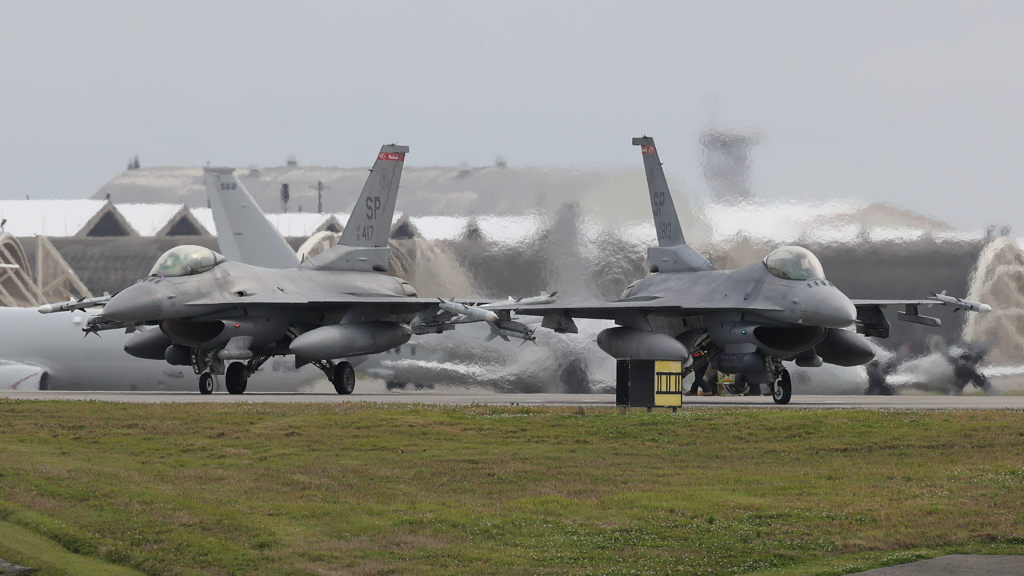 F-16✕F-16