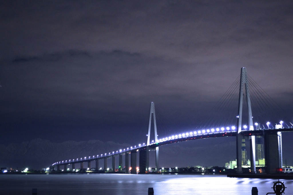 新湊大橋