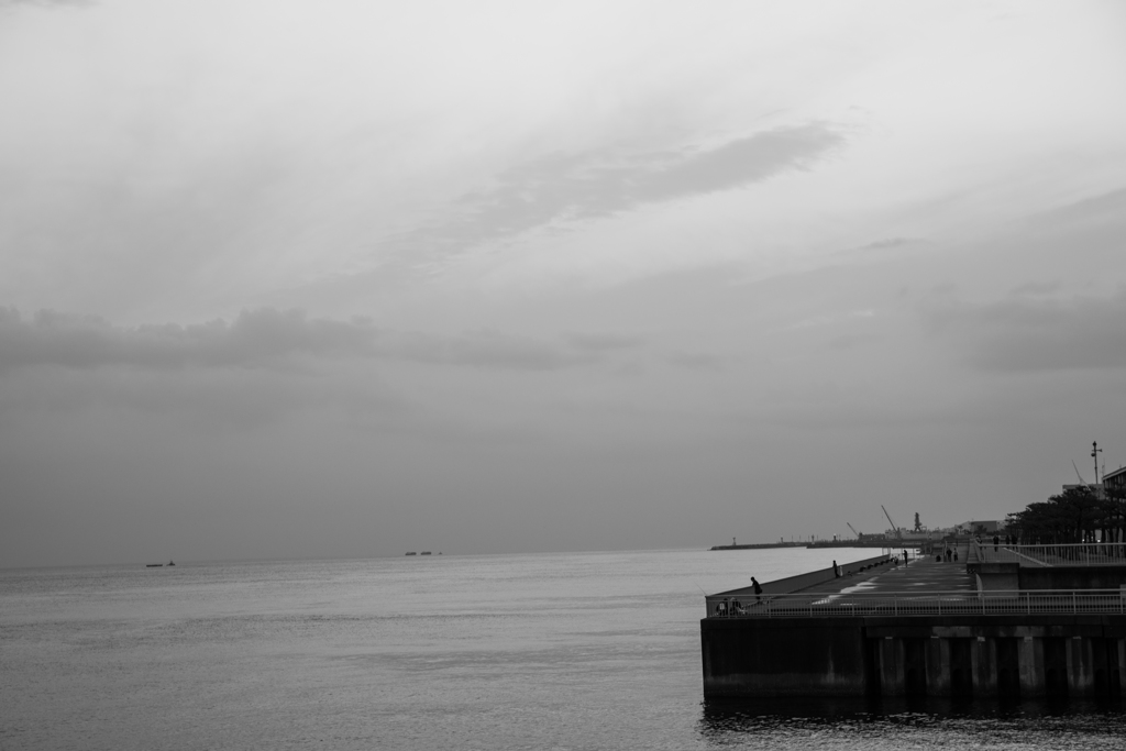 雨上がりの海