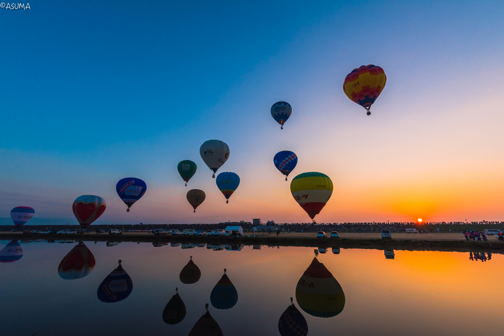 Silhouette of the balloon.