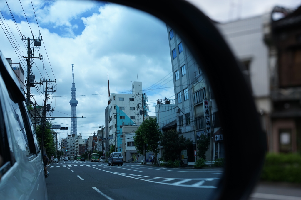 ミラー越しにスカイツリー