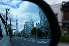 ミラー越しにスカイツリー
