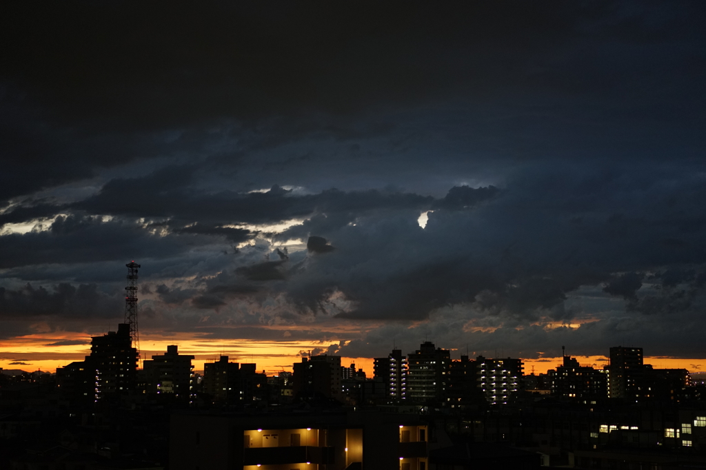 雨上がりの夕暮れ