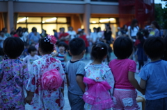 盆踊りの子供たち