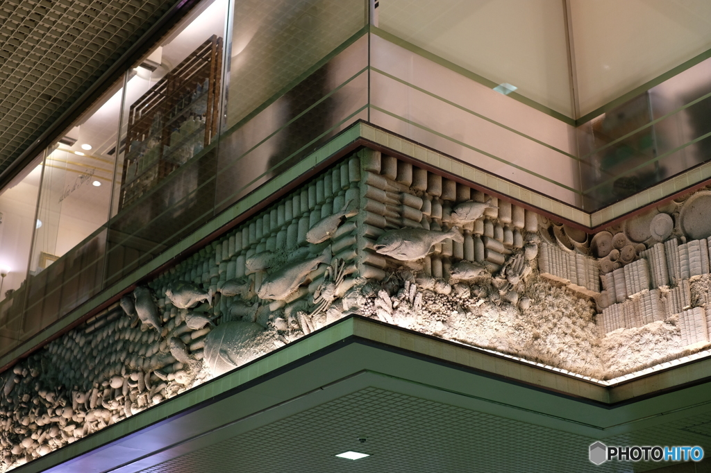 通勤帰宅時の駅ビルにて１