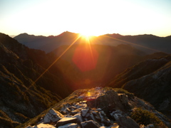 劍山　日昇る
