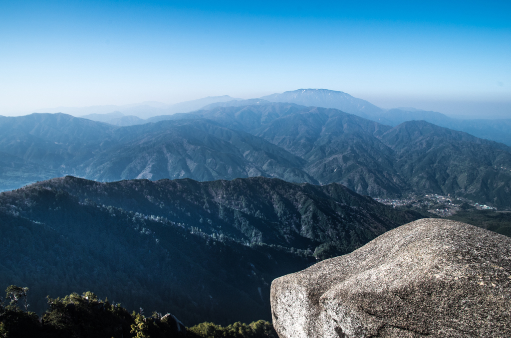南木曽岳山頂より(恵那山)