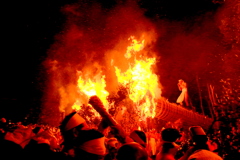  日本三大火祭り　鬼夜