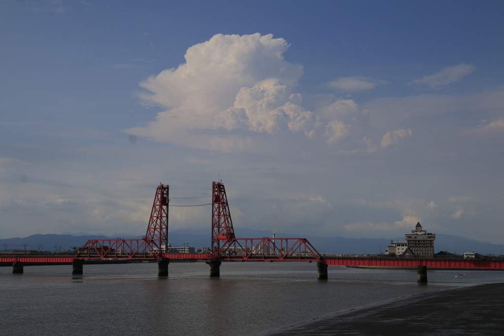 　夏の昇開橋