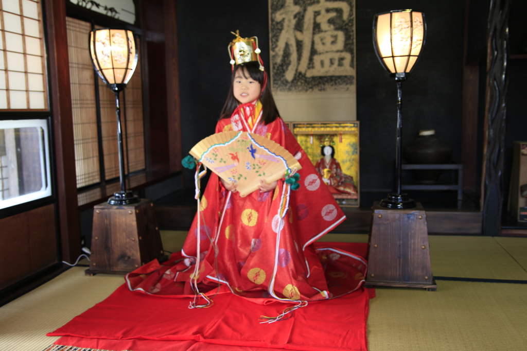 　あなたもお雛様に変身