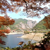 紅葉とハート岩