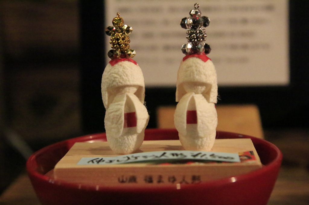 　蚕まゆ灯籠人形